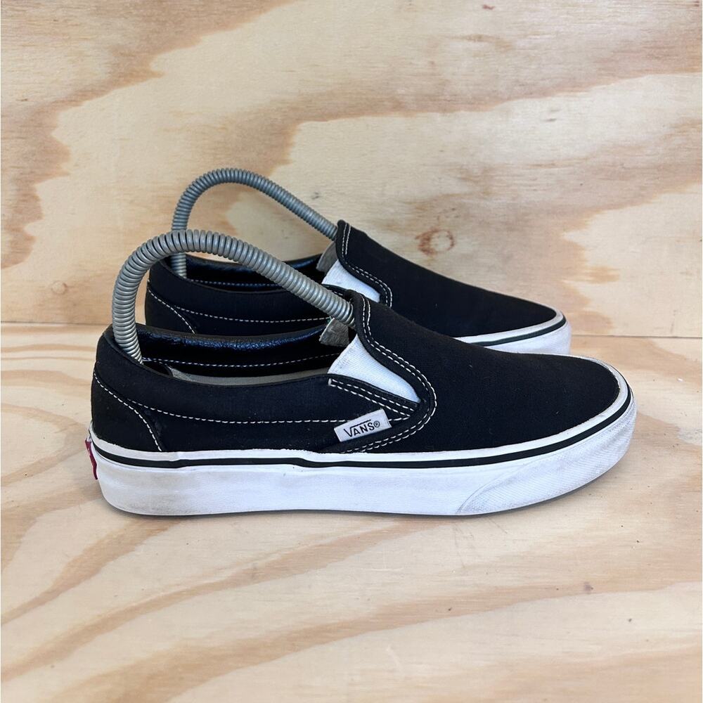 Vans Off The Wall -Classic Slip-On Skateboarding - Sneakers - Black - Women's -7
